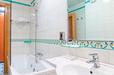 JuniorSuite-toilette-mediterranea-hotel campaniafoodetravel